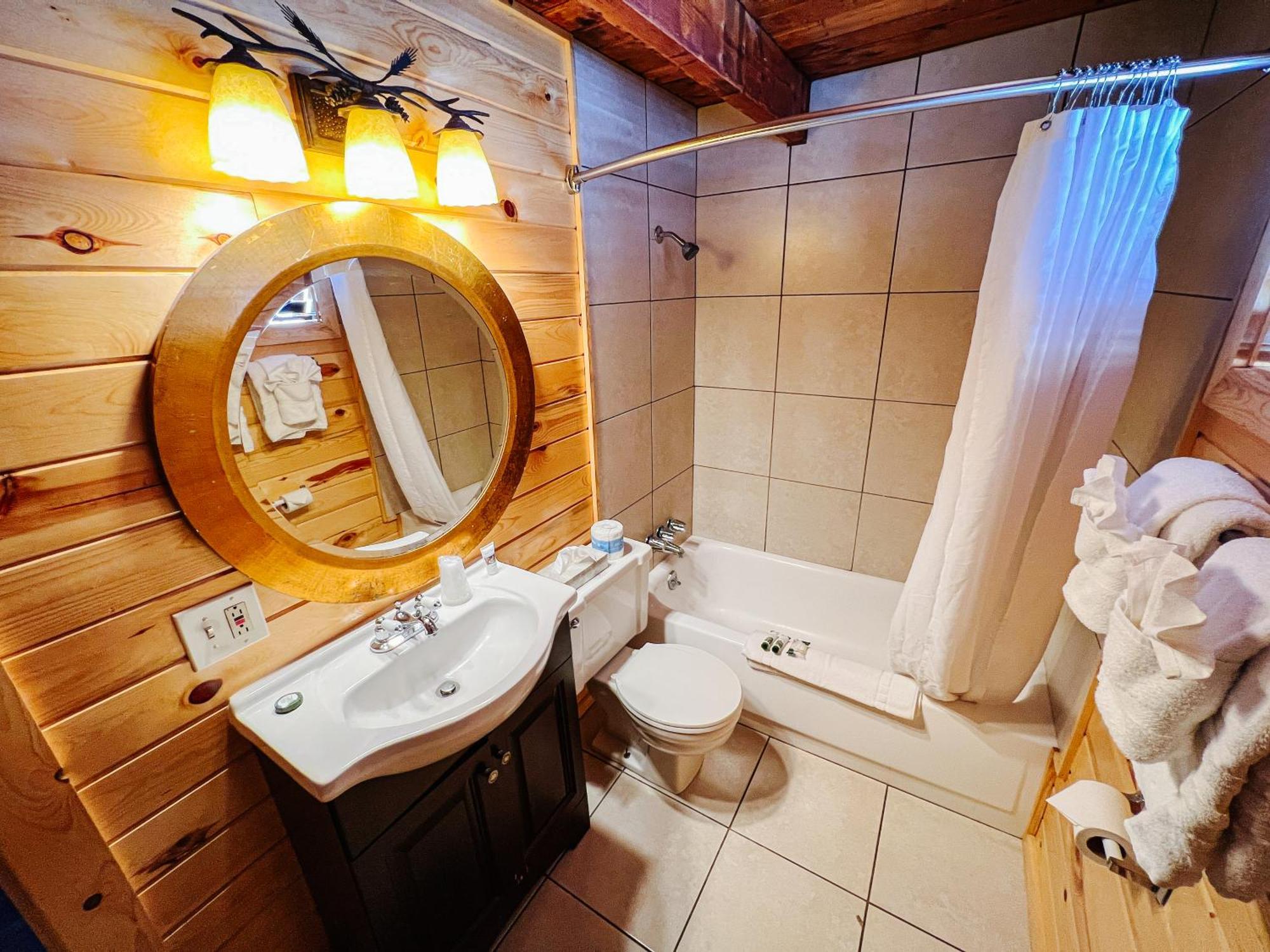 River Lodge Island Park Room photo