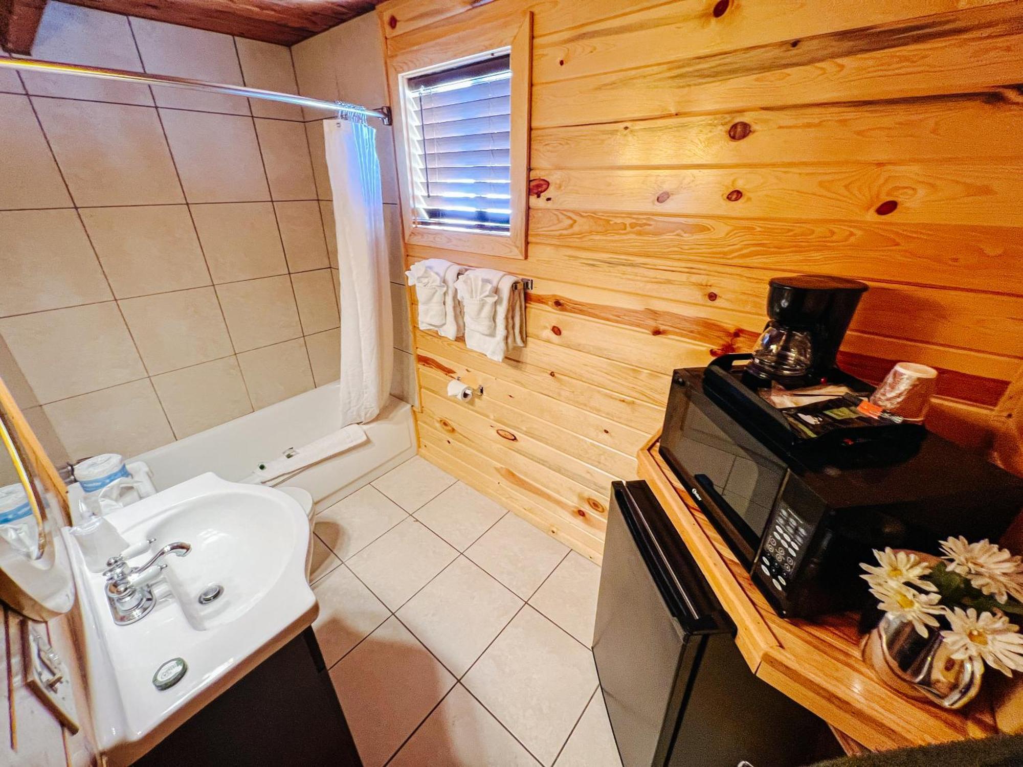 River Lodge Island Park Room photo